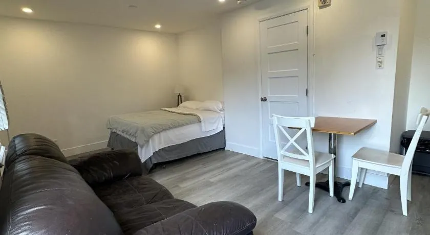Hotel Mini Inc - Image 1