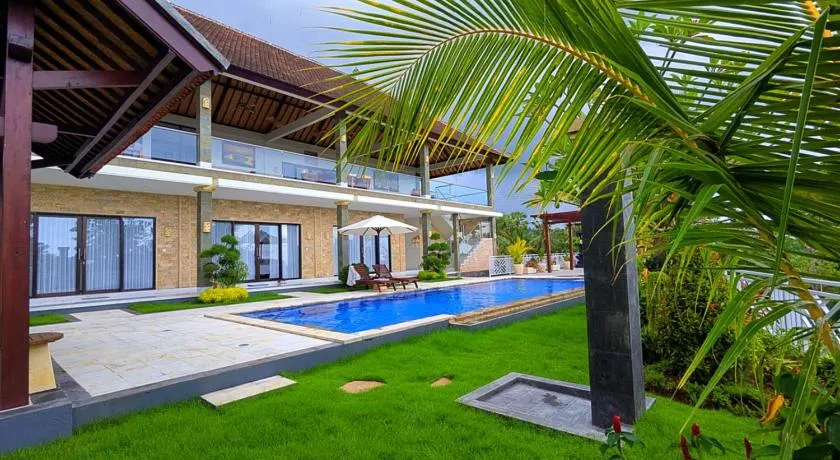 Luxurious, Seaview, Private Pool, 3-Bedroom Villa in Seraya - Image 1