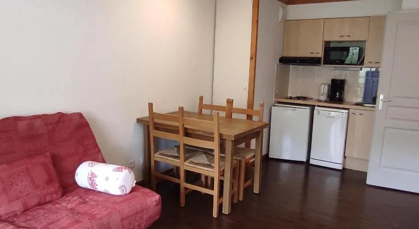 Appartement cosy 6 personnes à Super Besse - balcon avec vue sur le Puy du Chambourguet - piscine intérieure - Wifi - parking et casier à ski - Image 1