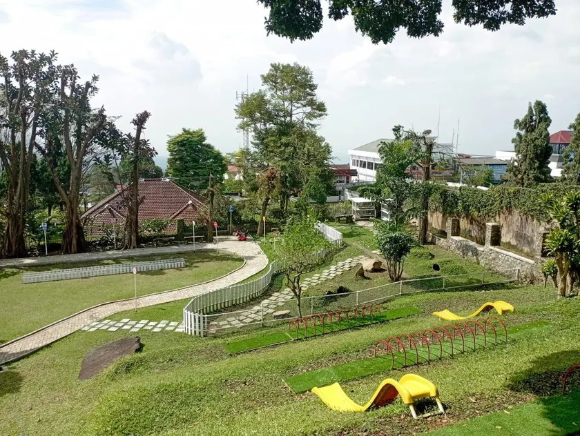 Surya Hotel & Cottages Prigen - Image 1