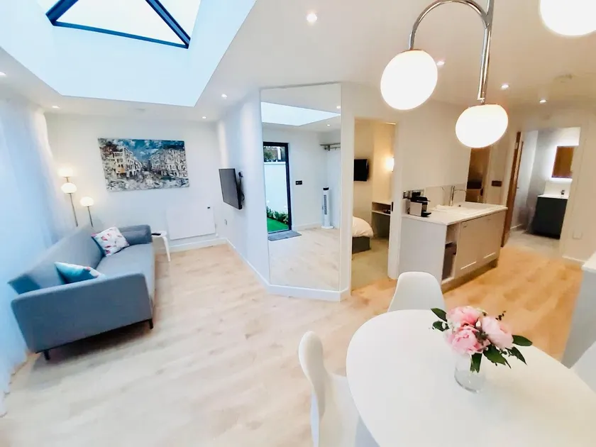 Modern 2BR House with Garden and Air Con Near Beach - Image 1