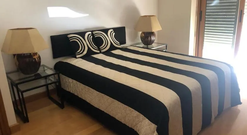 Room Oportunity Guia Cascais - Image 1