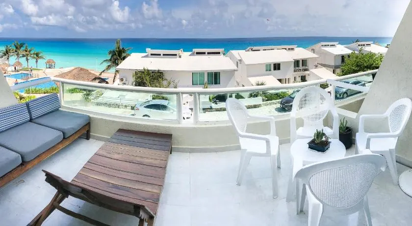 Ocean View Balcony Beachfront resort style Apartments Brisas Shores king size - Image 1