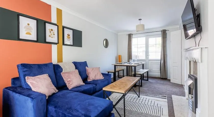 2 Bedroom House in Seaham - Driveway Parking - Image 1