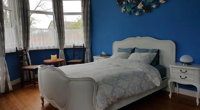 Room Feliz - Image 1