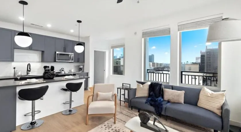 Upscale 2BR Near Regions Field n Park - Image 1