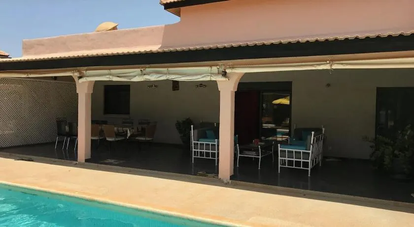 Superbe Villa au cœur de Saly en résidence privée - Image 1