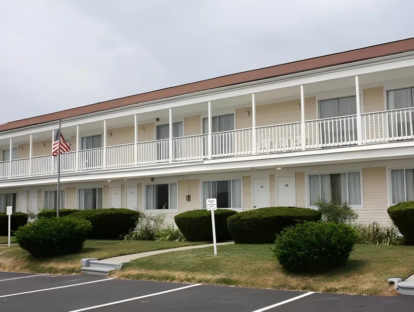 The Shore House - Image 1