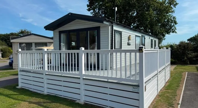 13 West Drive - Image 1