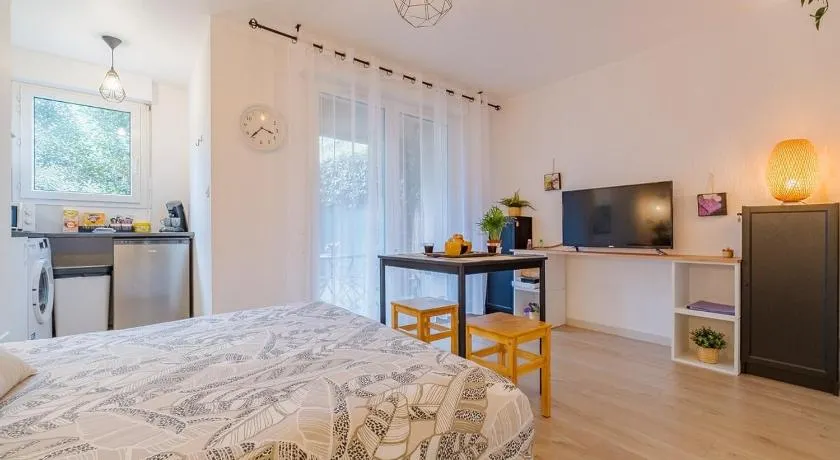 Les Muses - avec entrée autonome, clim neuve, jardin, parking privé & sa piscine ! - - Image 1