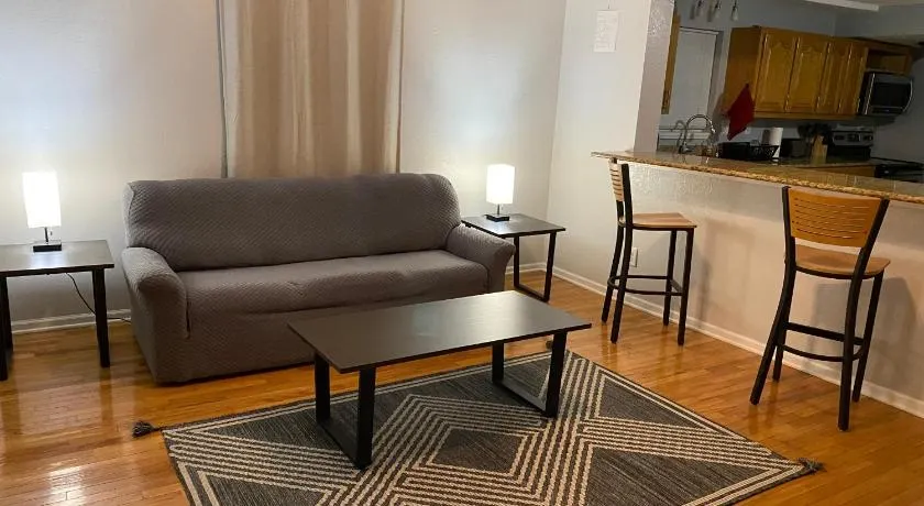 Cozy house with large free parking on premises - Image 1