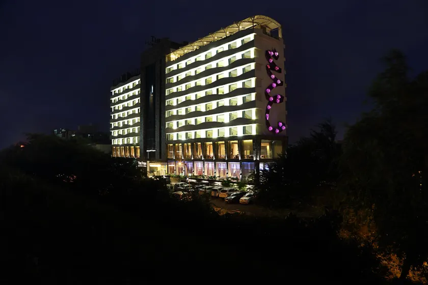 Fortune Select SG Highway, Ahmedabad - Member ITC Hotels' Group - Image 1