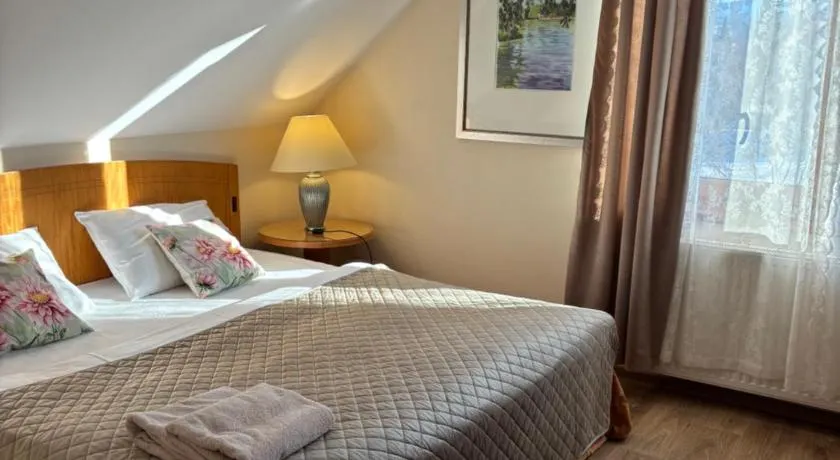 Wiśniowy Sad - apartamenty i pokoje w spokojnej okolicy, blisko dworca PKP i PKS - Image 1