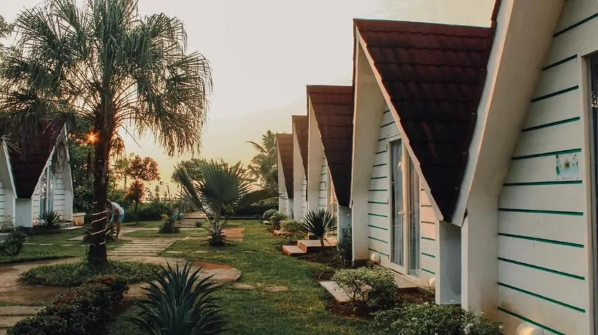 Seaside Villa & Muse Beach Resto - Image 1