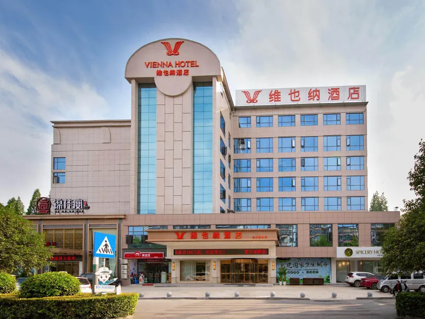 Vienna Hotel Jingzhou Development Zone Olympic Sports Center - Image 1