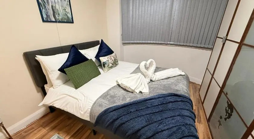 New 3bed Netflix Sleeps6 Family Contractors - Image 1