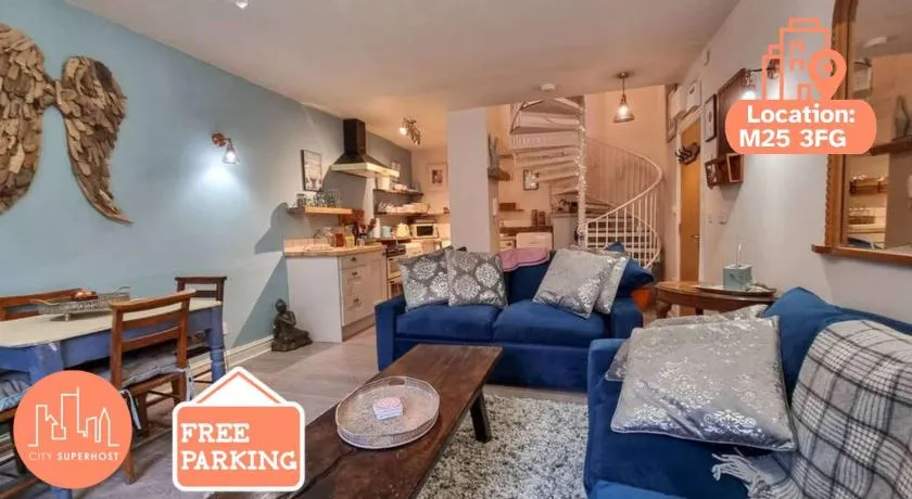 Stunning Luxury Vintage Duplex with Parking - Image 1