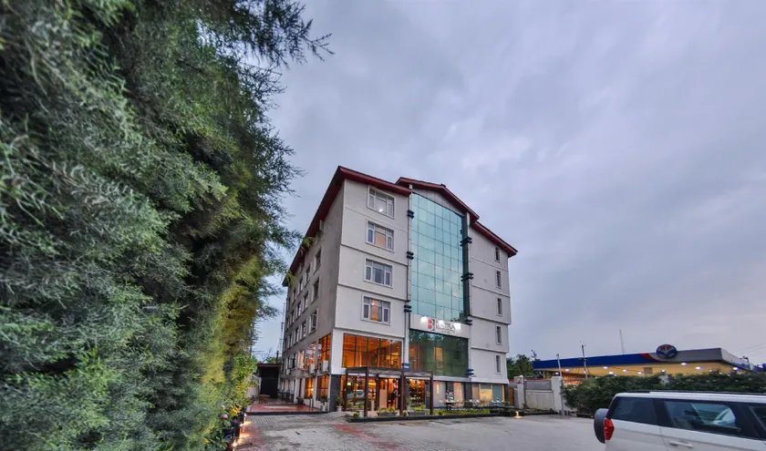 Batra Hotel and Residences - Image 1