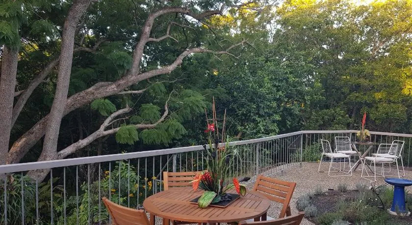 Jacaranda Lodge - Image 1