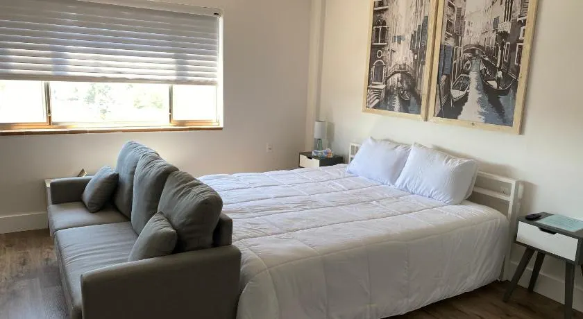 Innovative Studio Apartment - Image 1