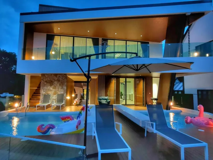 luxury lakeside boathouse pool villa Chiang Mai - Image 1