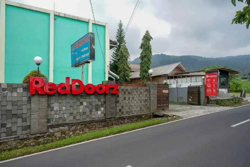 RedDoorz near Lokawisata Baturaden - Image 1