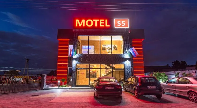 MOTEL S5 Hotel S5 BASEN JACUZZI MYJNIA - Image 1