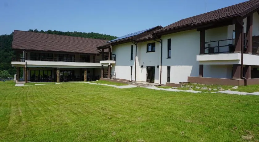 Pensiunea Patru Anotimpuri - Image 1
