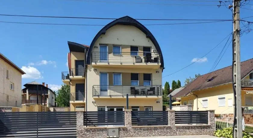 Zalakarosi Zóra Apartmanház - Image 1