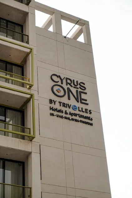 Cyrus One By Trivelles - Image 1
