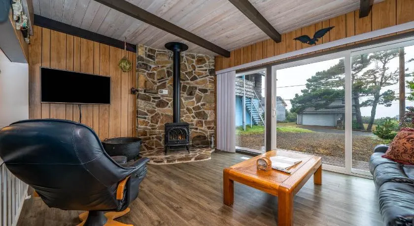 Woodley Beach House - Image 1
