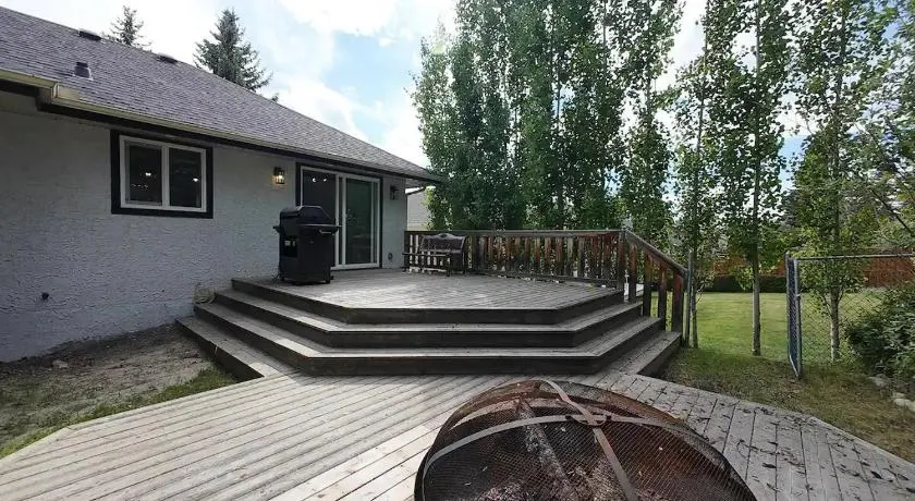 The Luxe Escape Calgary I 3BR Vacation Home - Image 1