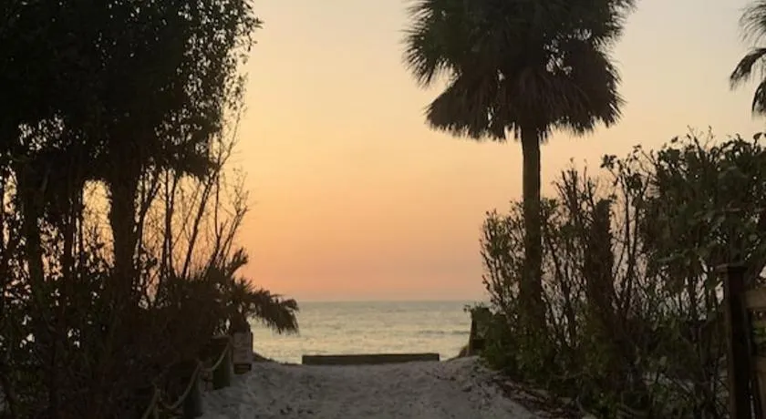 NORTH CAPTIVA ISLAND Steps to Private Gulf Beaches Pools Hot Tub Golf Cart - Image 1