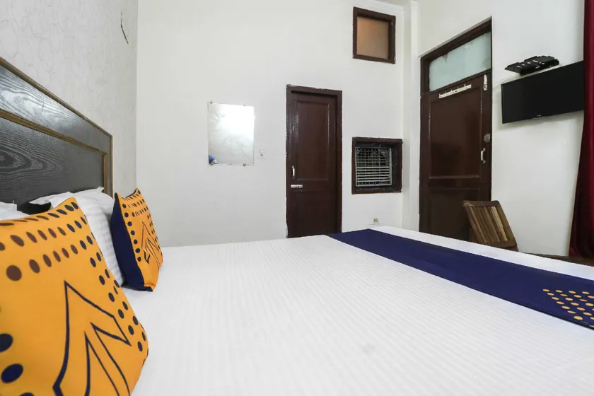 OYO 809126 Hotel Sun City - Image 1