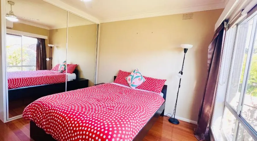 Cozy, quiet private room in shared house, Lalor - Image 1