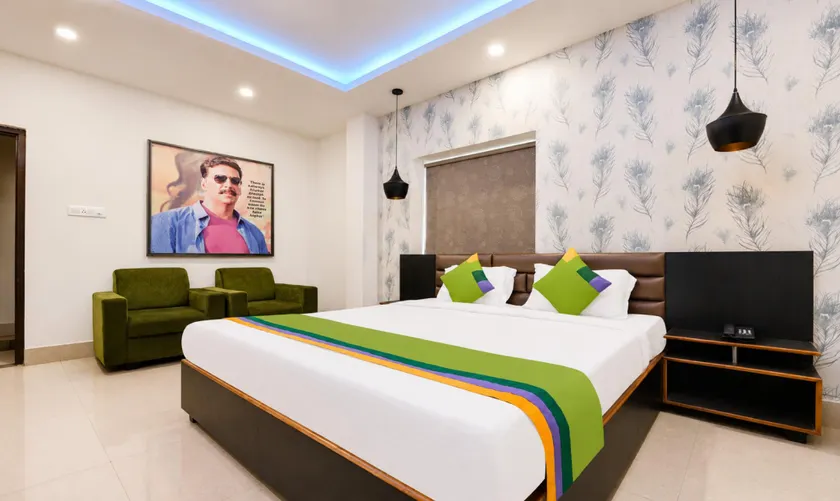 Goroomgo Effective Bollywood Hotels Bhubaneswar - Image 1