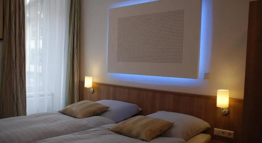 Hotel Rest Inn - Image 1