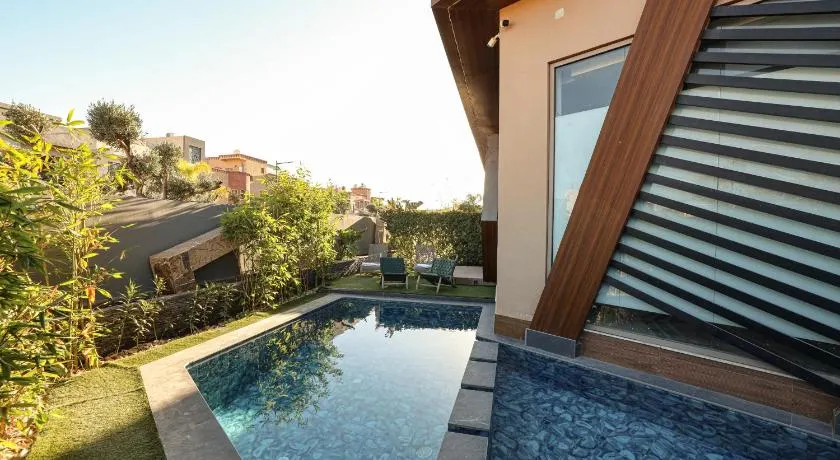 La Villa Luxury Suites - Image 1