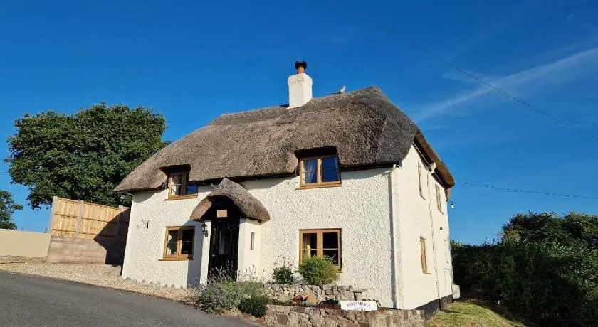 Honeysuckle Cottage - Image 1