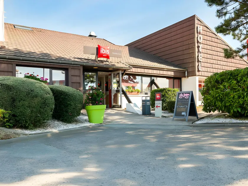 ibis Moulins - Image 1