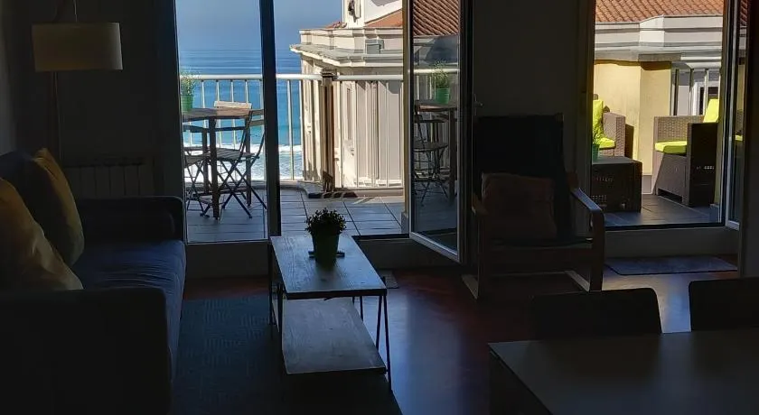 Attic+views+terrace+parking - Image 1