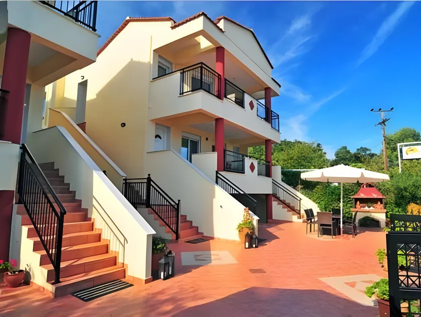 Villa Teresa Luxury Suites - Image 1