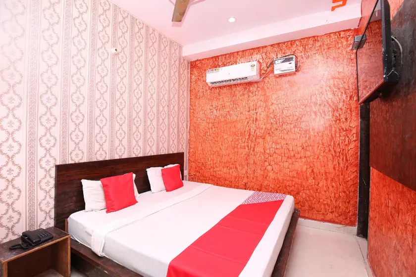 OYO Hotel Galaxy - Image 1