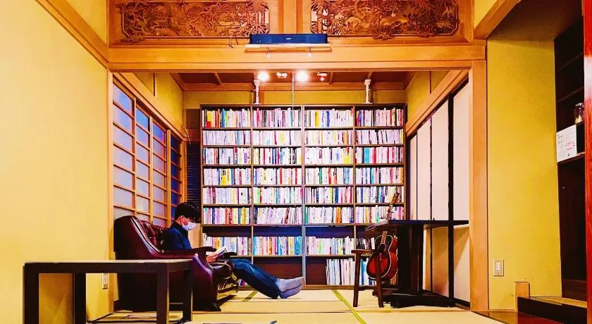 泊まれる図書館 寄処 -yosuga- - Image 1