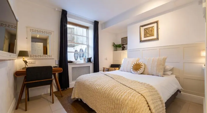 Ferndale Mews - Image 1