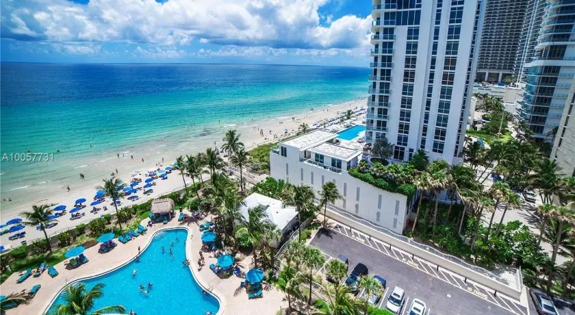 Tides Apt on Hollywood Beach - Image 1