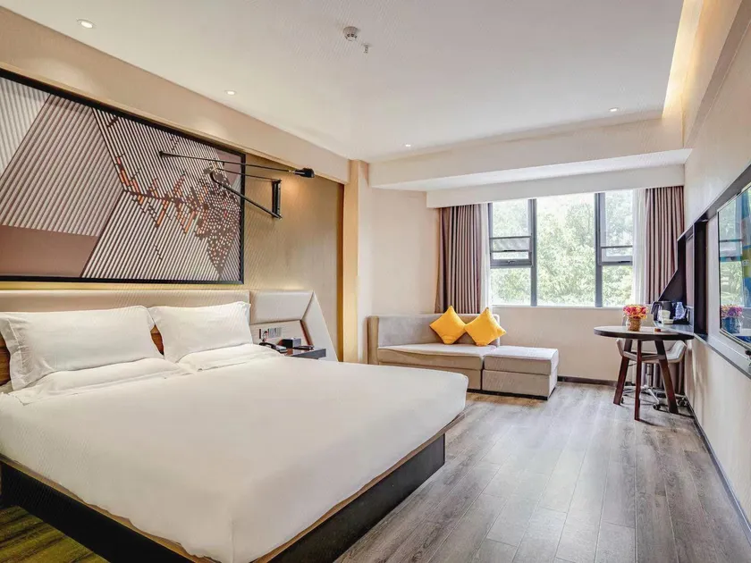 IU Hotel Beihai Old Street Sea World - Image 1