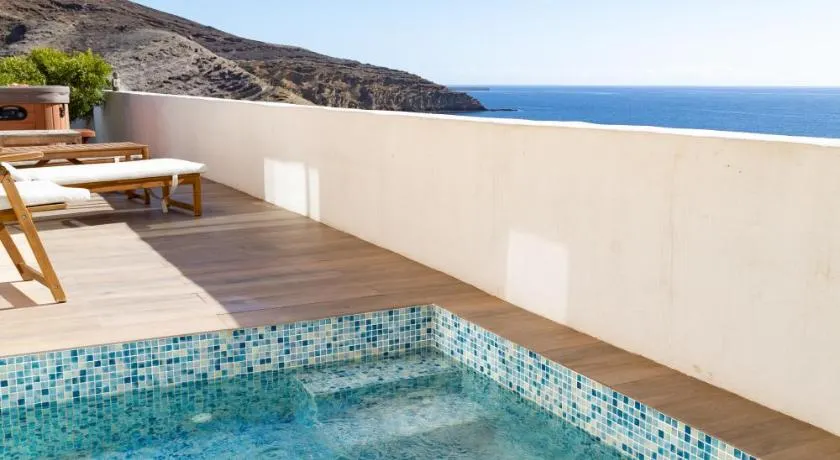 Seaside Home Jacuzzi Pool Free Surf Retreat - Image 1
