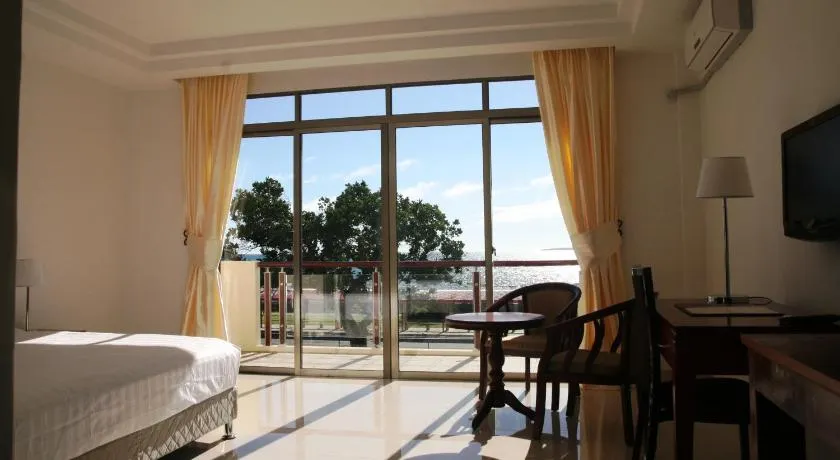 Emerald Hotel & Restaurant - Image 1