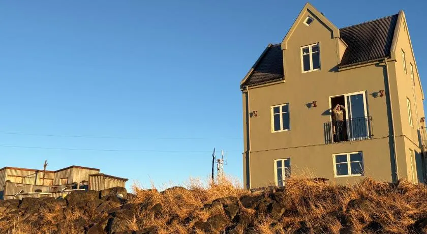 Melar Guesthouse - Image 1